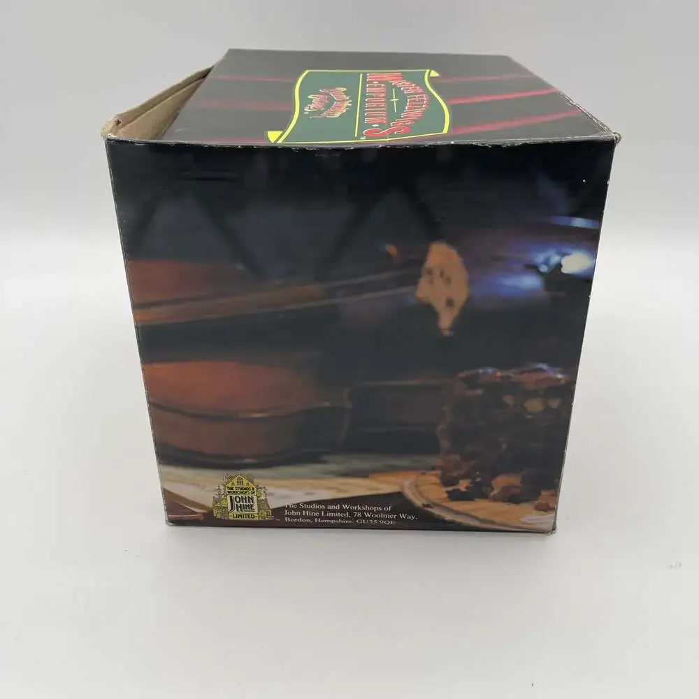 Vintage 1990 David Winter Mister Fezziwig's Emporium Christmas Cottage with Box‎